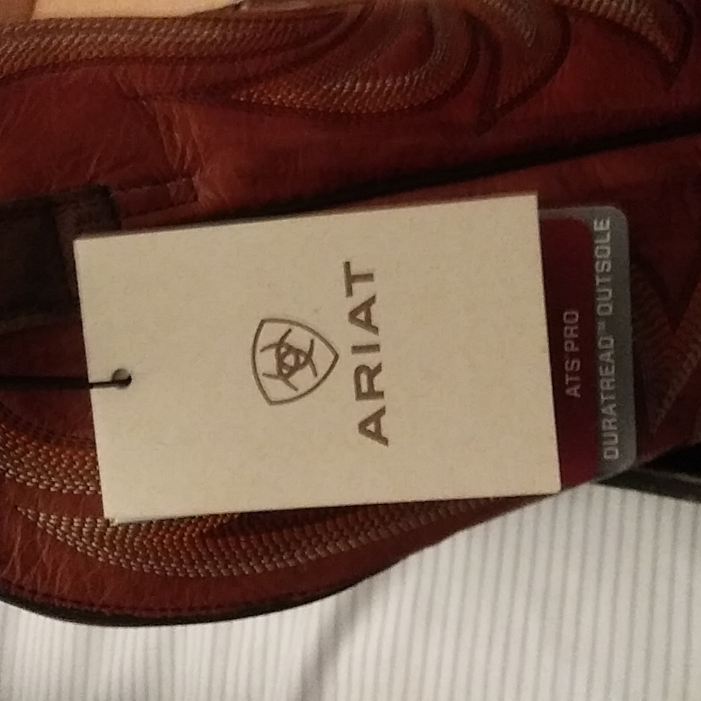 Men's two-tone color Brown Ariat boots size 9D never used still in box